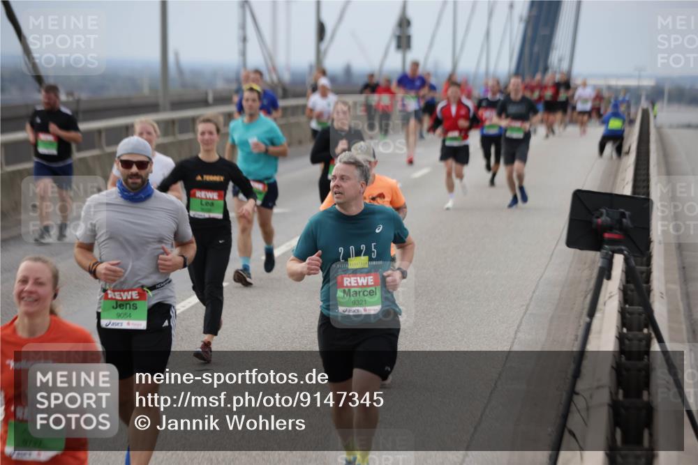 03.10.2025 - Köhlbrandbrückenlauf Jannik Wohlers http://msf.ph/oto/9147345 03.10.2025 15:50:38 Position 1 9054, 2025, 9321 meine-sportfotos.de