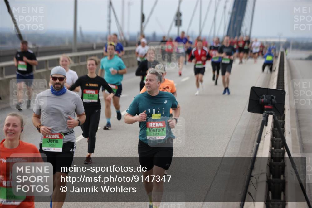 03.10.2025 - Köhlbrandbrückenlauf Jannik Wohlers http://msf.ph/oto/9147347 03.10.2025 15:50:38 Position 1 9727, 9054, 2025, 9321 meine-sportfotos.de