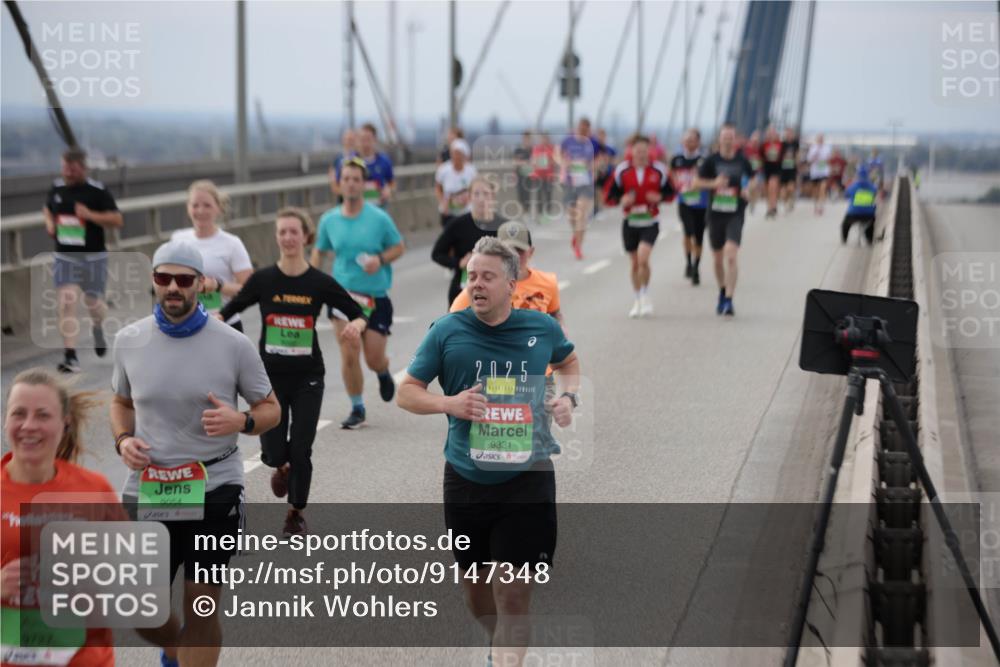03.10.2025 - Köhlbrandbrückenlauf Jannik Wohlers http://msf.ph/oto/9147348 03.10.2025 15:50:38 Position 1 9054, 9797, 2025, 9321, 11 meine-sportfotos.de
