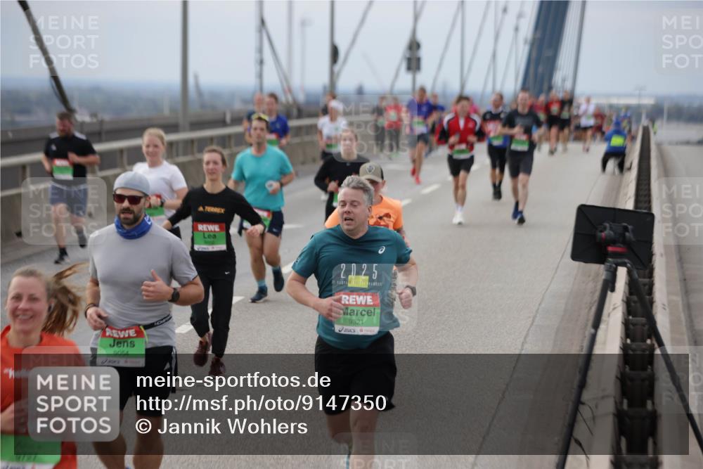 03.10.2025 - Köhlbrandbrückenlauf Jannik Wohlers http://msf.ph/oto/9147350 03.10.2025 15:50:38 Position 1 9797, 9054, 2025, 9321 meine-sportfotos.de
