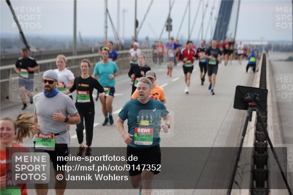 03.10.2025 - Köhlbrandbrückenlauf Jannik Wohlers http://msf.ph/oto/9147352 03.10.2025 15:50:38 Position 1 9054, 2025, 9321 meine-sportfotos.de