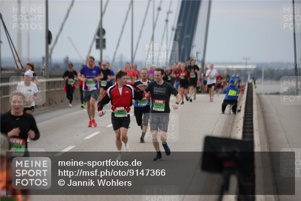 03.10.2025 - Köhlbrandbrückenlauf Jannik Wohlers http://msf.ph/oto/9147366 03.10.2025 15:50:39 Position 1 9316 meine-sportfotos.de
