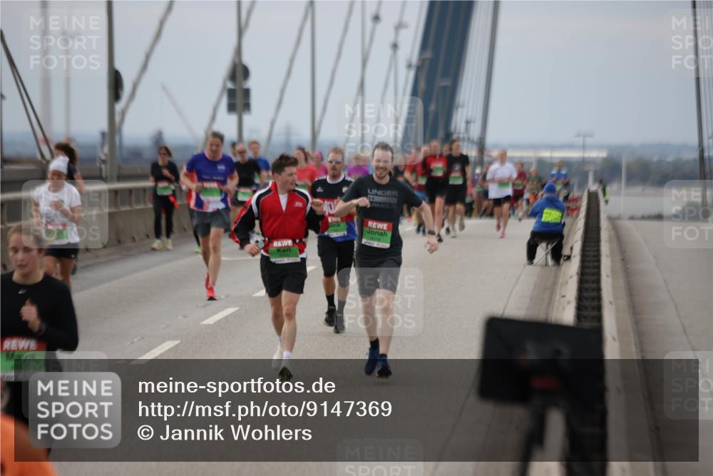 03.10.2025 - Köhlbrandbrückenlauf Jannik Wohlers http://msf.ph/oto/9147369 03.10.2025 15:50:39 Position 1 9316 meine-sportfotos.de