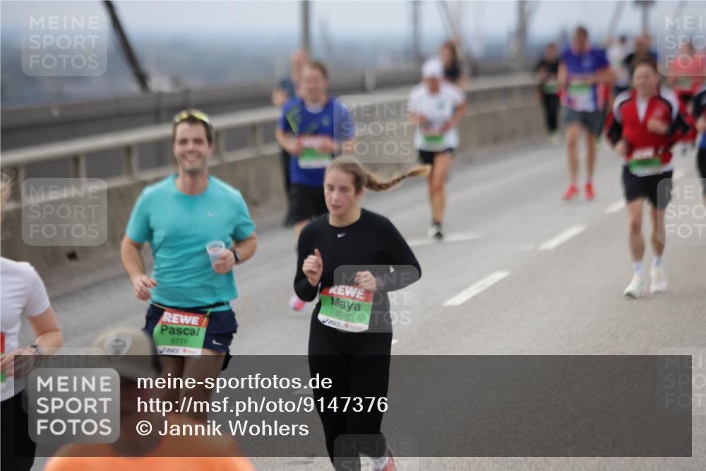 03.10.2025 - Köhlbrandbrückenlauf Jannik Wohlers http://msf.ph/oto/9147376 03.10.2025 15:50:40 Position 1 8771, 8762 meine-sportfotos.de