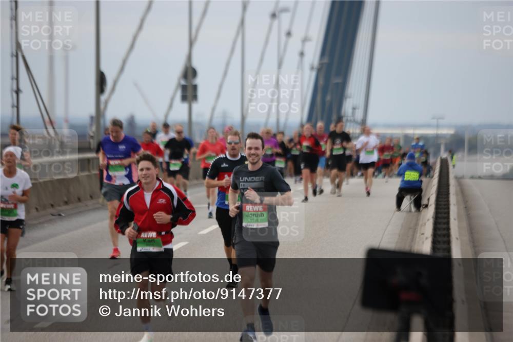 03.10.2025 - Köhlbrandbrückenlauf Jannik Wohlers http://msf.ph/oto/9147377 03.10.2025 15:50:41 Position 1 28, 9316 meine-sportfotos.de