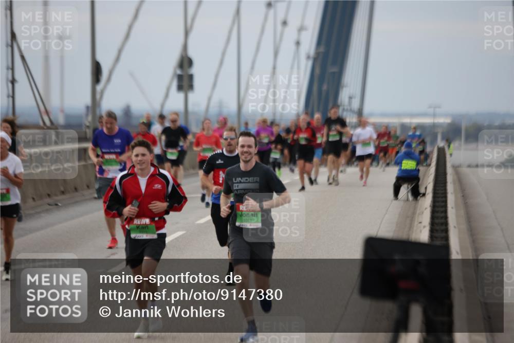 03.10.2025 - Köhlbrandbrückenlauf Jannik Wohlers http://msf.ph/oto/9147380 03.10.2025 15:50:42 Position 1 9316 meine-sportfotos.de