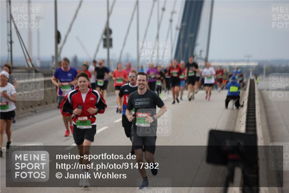 03.10.2025 - Köhlbrandbrückenlauf Jannik Wohlers http://msf.ph/oto/9147382 03.10.2025 15:50:42 Position 1 9315, 1, 9316 meine-sportfotos.de