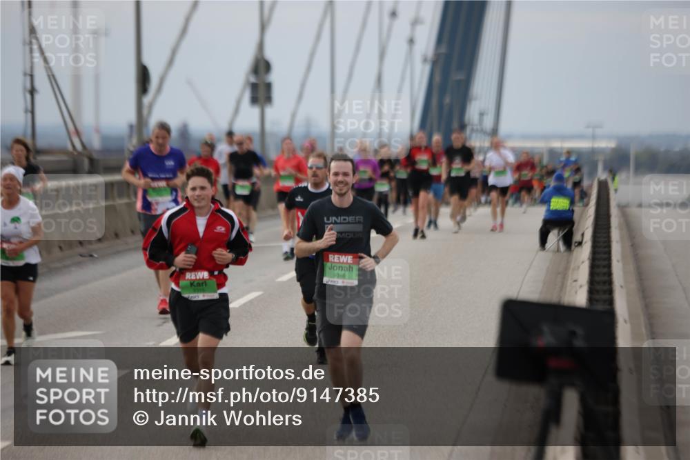 03.10.2025 - Köhlbrandbrückenlauf Jannik Wohlers http://msf.ph/oto/9147385 03.10.2025 15:50:42 Position 1 9315, 9316 meine-sportfotos.de
