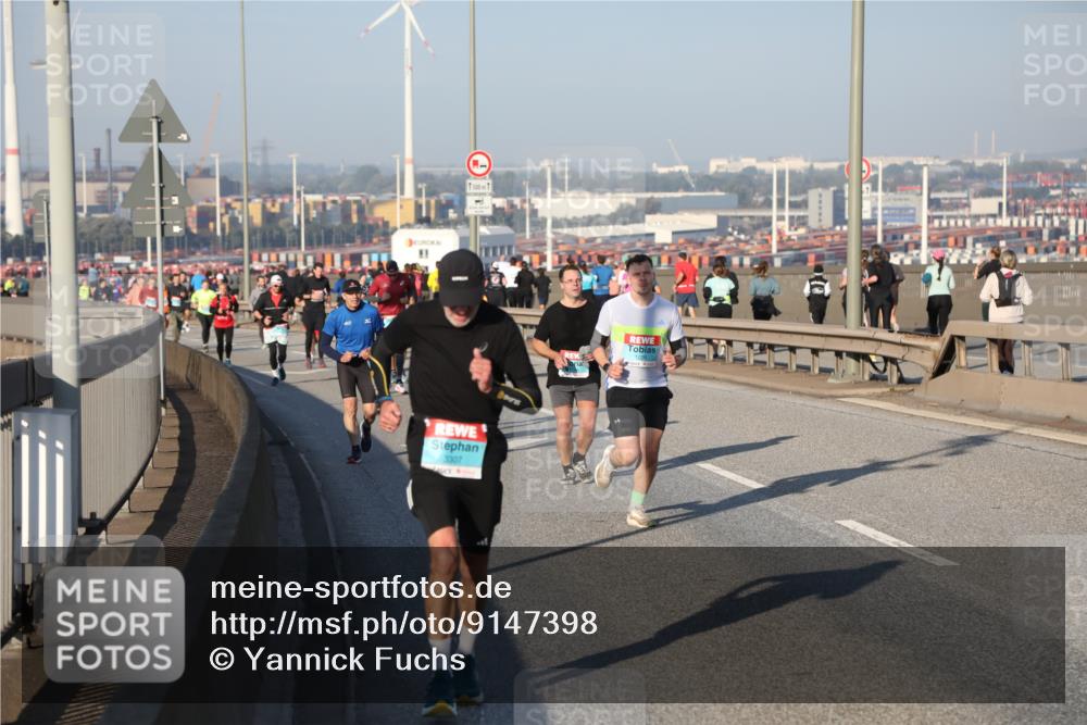 03.10.2025 - Köhlbrandbrückenlauf Yannick Fuchs http://msf.ph/oto/9147398 03.10.2025 08:38:25 Position 2 1500, 1, 3307 meine-sportfotos.de