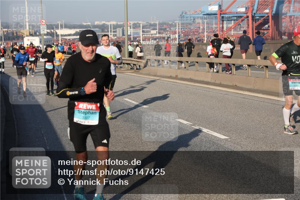03.10.2025 - Köhlbrandbrückenlauf Yannick Fuchs http://msf.ph/oto/9147425 03.10.2025 08:38:27 Position 2 3307, 3264 meine-sportfotos.de