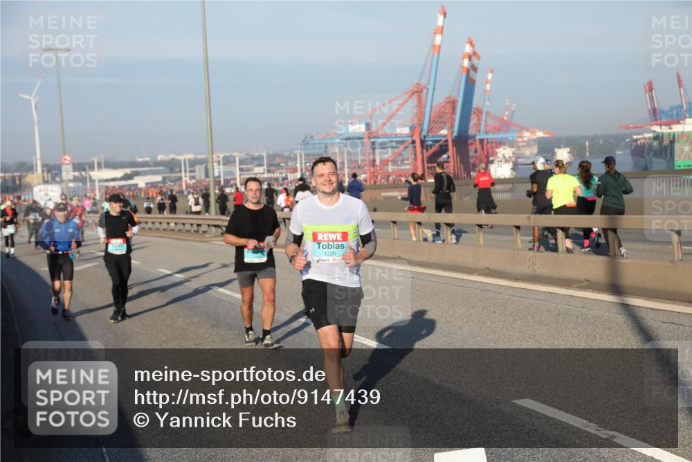 03.10.2025 - Köhlbrandbrückenlauf Yannick Fuchs http://msf.ph/oto/9147439 03.10.2025 08:38:29 Position 2 1226 meine-sportfotos.de