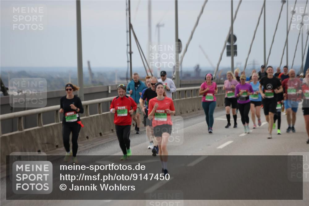 03.10.2025 - Köhlbrandbrückenlauf Jannik Wohlers http://msf.ph/oto/9147450 03.10.2025 15:50:49 Position 1 9116 meine-sportfotos.de