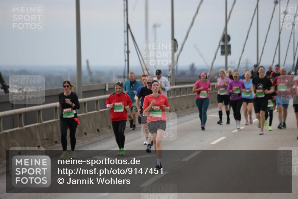 03.10.2025 - Köhlbrandbrückenlauf Jannik Wohlers http://msf.ph/oto/9147451 03.10.2025 15:50:49 Position 1 9116 meine-sportfotos.de