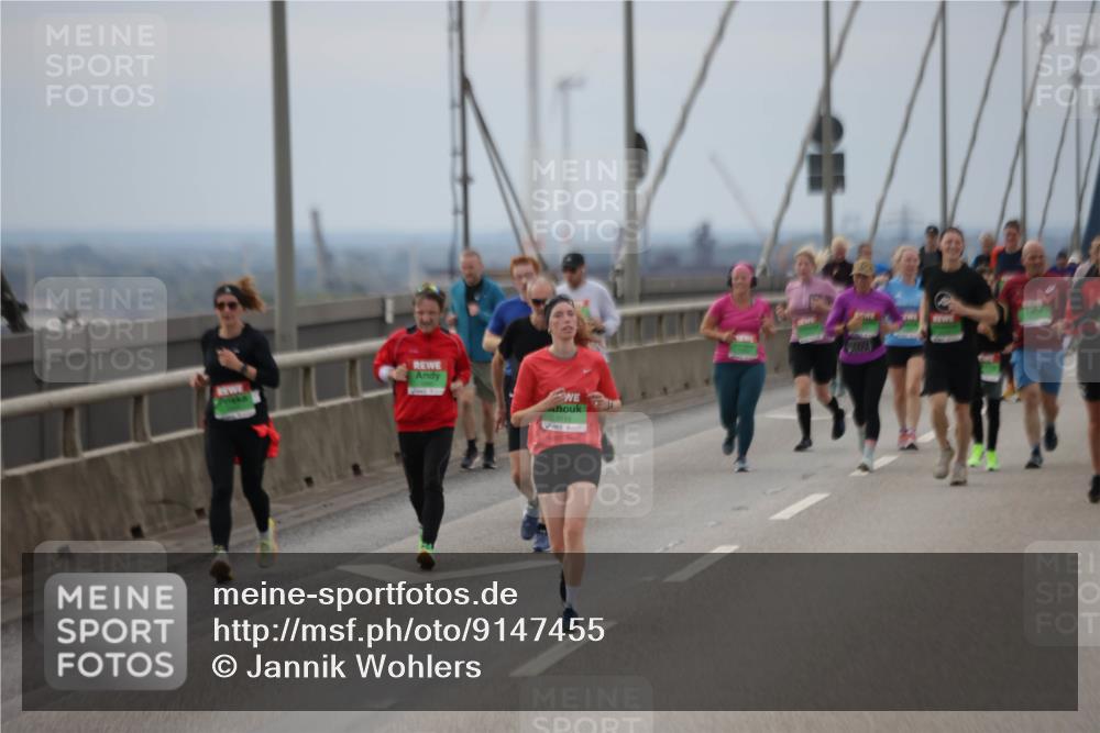 03.10.2025 - Köhlbrandbrückenlauf Jannik Wohlers http://msf.ph/oto/9147455 03.10.2025 15:50:49 Position 1 9116 meine-sportfotos.de