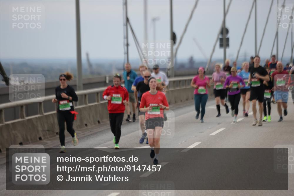 03.10.2025 - Köhlbrandbrückenlauf Jannik Wohlers http://msf.ph/oto/9147457 03.10.2025 15:50:49 Position 1  meine-sportfotos.de