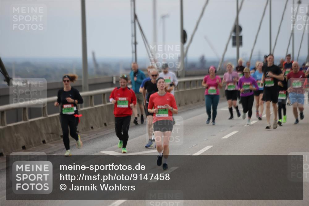 03.10.2025 - Köhlbrandbrückenlauf Jannik Wohlers http://msf.ph/oto/9147458 03.10.2025 15:50:49 Position 1 9116 meine-sportfotos.de