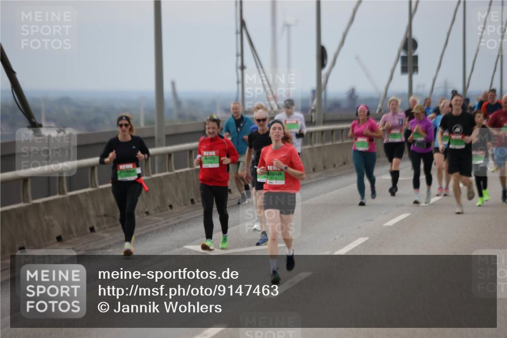 03.10.2025 - Köhlbrandbrückenlauf Jannik Wohlers http://msf.ph/oto/9147463 03.10.2025 15:50:50 Position 1 9116 meine-sportfotos.de