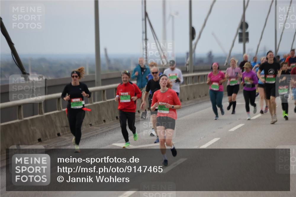 03.10.2025 - Köhlbrandbrückenlauf Jannik Wohlers http://msf.ph/oto/9147465 03.10.2025 15:50:50 Position 1 9116 meine-sportfotos.de