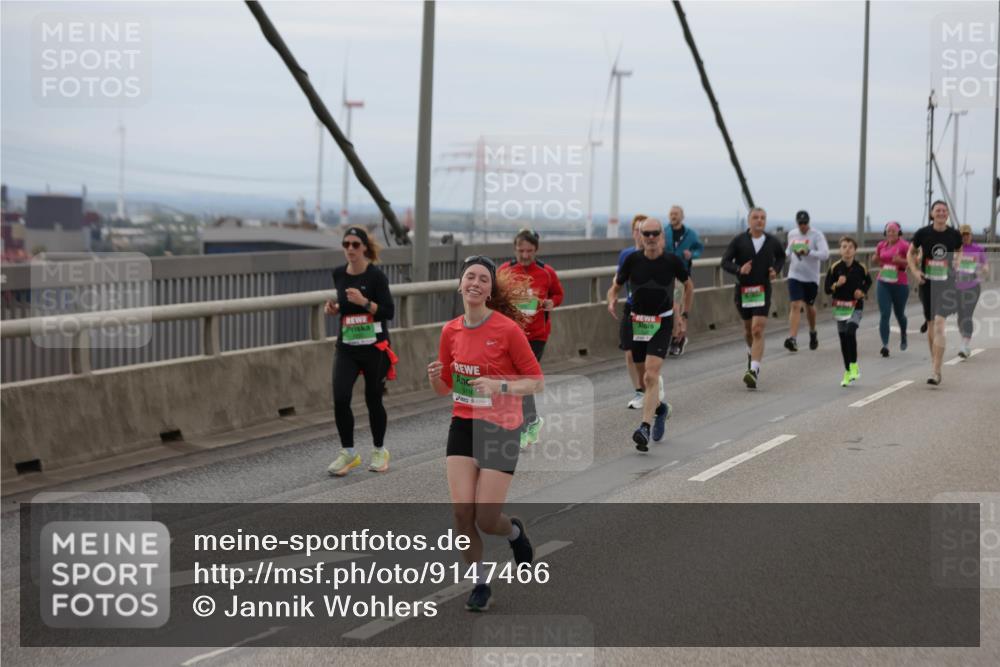 03.10.2025 - Köhlbrandbrückenlauf Jannik Wohlers http://msf.ph/oto/9147466 03.10.2025 15:50:56 Position 1  meine-sportfotos.de