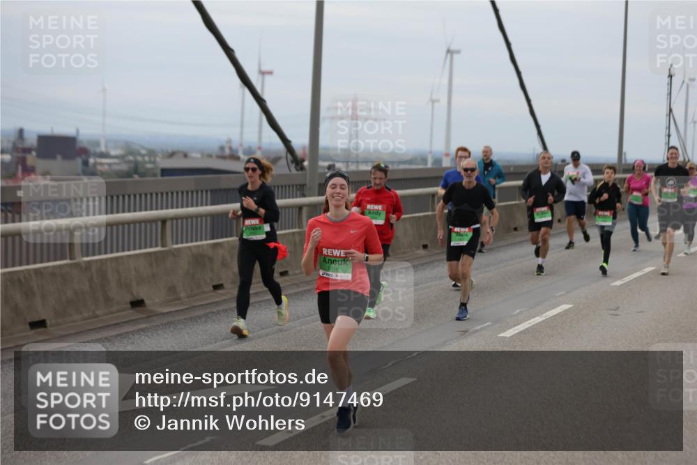 03.10.2025 - Köhlbrandbrückenlauf Jannik Wohlers http://msf.ph/oto/9147469 03.10.2025 15:50:56 Position 1 9116 meine-sportfotos.de