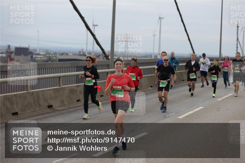 03.10.2025 - Köhlbrandbrückenlauf Jannik Wohlers http://msf.ph/oto/9147470 03.10.2025 15:50:56 Position 1 9116 meine-sportfotos.de