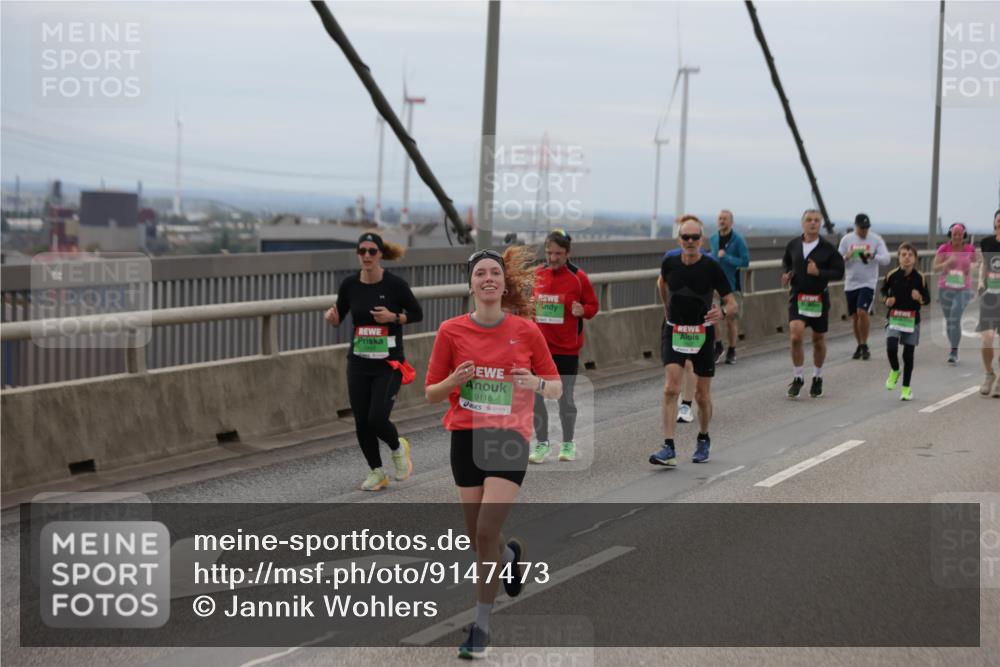 03.10.2025 - Köhlbrandbrückenlauf Jannik Wohlers http://msf.ph/oto/9147473 03.10.2025 15:50:56 Position 1 9116 meine-sportfotos.de