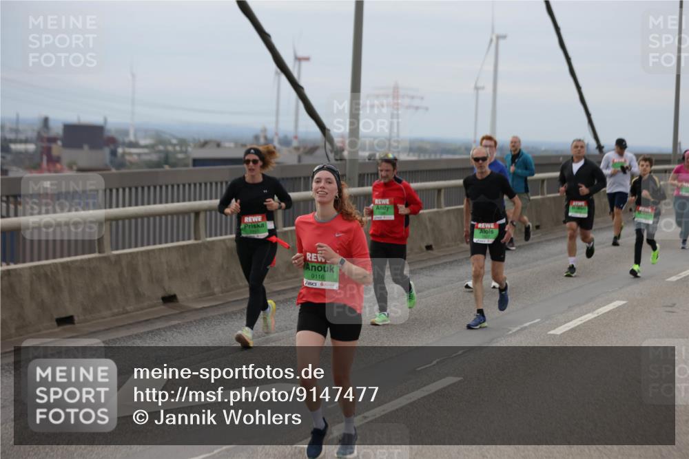 03.10.2025 - Köhlbrandbrückenlauf Jannik Wohlers http://msf.ph/oto/9147477 03.10.2025 15:50:57 Position 1 9116 meine-sportfotos.de