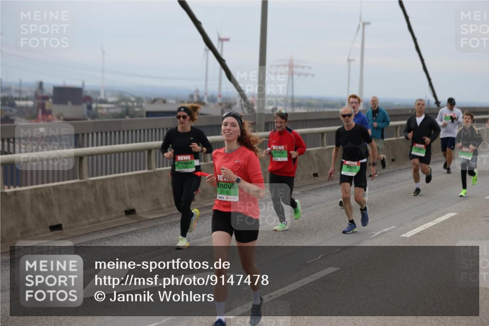 03.10.2025 - Köhlbrandbrückenlauf Jannik Wohlers http://msf.ph/oto/9147478 03.10.2025 15:50:57 Position 1 9116 meine-sportfotos.de