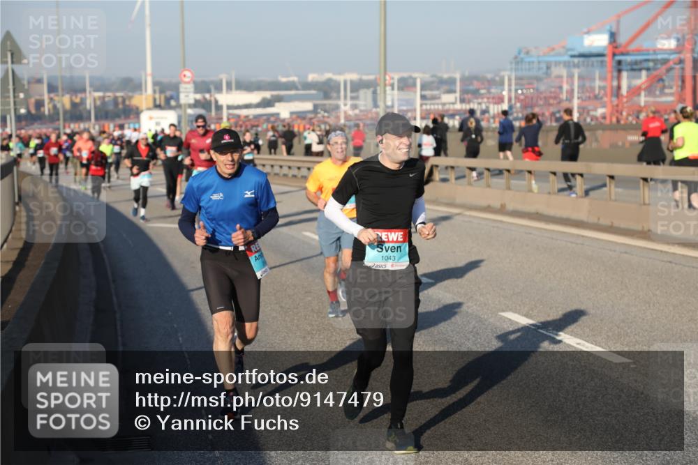 03.10.2025 - Köhlbrandbrückenlauf Yannick Fuchs http://msf.ph/oto/9147479 03.10.2025 08:38:32 Position 2 1043 meine-sportfotos.de