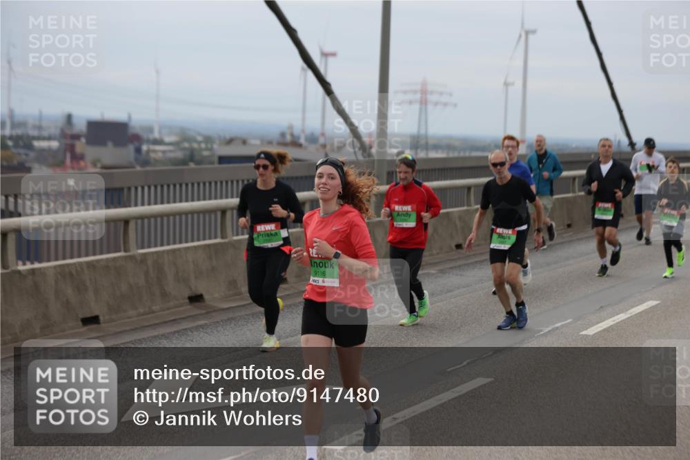 03.10.2025 - Köhlbrandbrückenlauf Jannik Wohlers http://msf.ph/oto/9147480 03.10.2025 15:50:57 Position 1 9116 meine-sportfotos.de