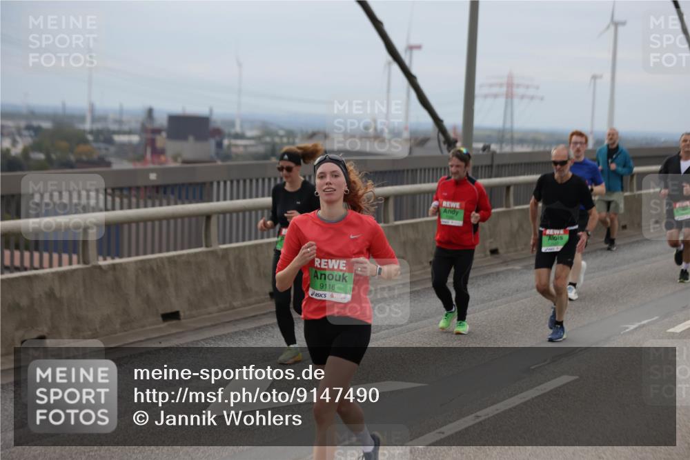 03.10.2025 - Köhlbrandbrückenlauf Jannik Wohlers http://msf.ph/oto/9147490 03.10.2025 15:50:57 Position 1 9116 meine-sportfotos.de