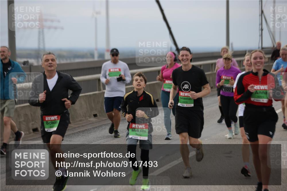 03.10.2025 - Köhlbrandbrückenlauf Jannik Wohlers http://msf.ph/oto/9147493 03.10.2025 15:50:59 Position 1 945, 9460, 8409, 8224 meine-sportfotos.de