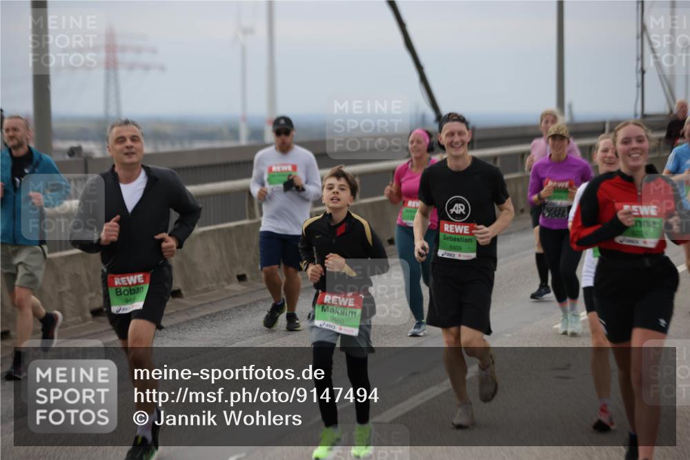 03.10.2025 - Köhlbrandbrückenlauf Jannik Wohlers http://msf.ph/oto/9147494 03.10.2025 15:50:59 Position 1 945, 9460, 8409, 8224 meine-sportfotos.de