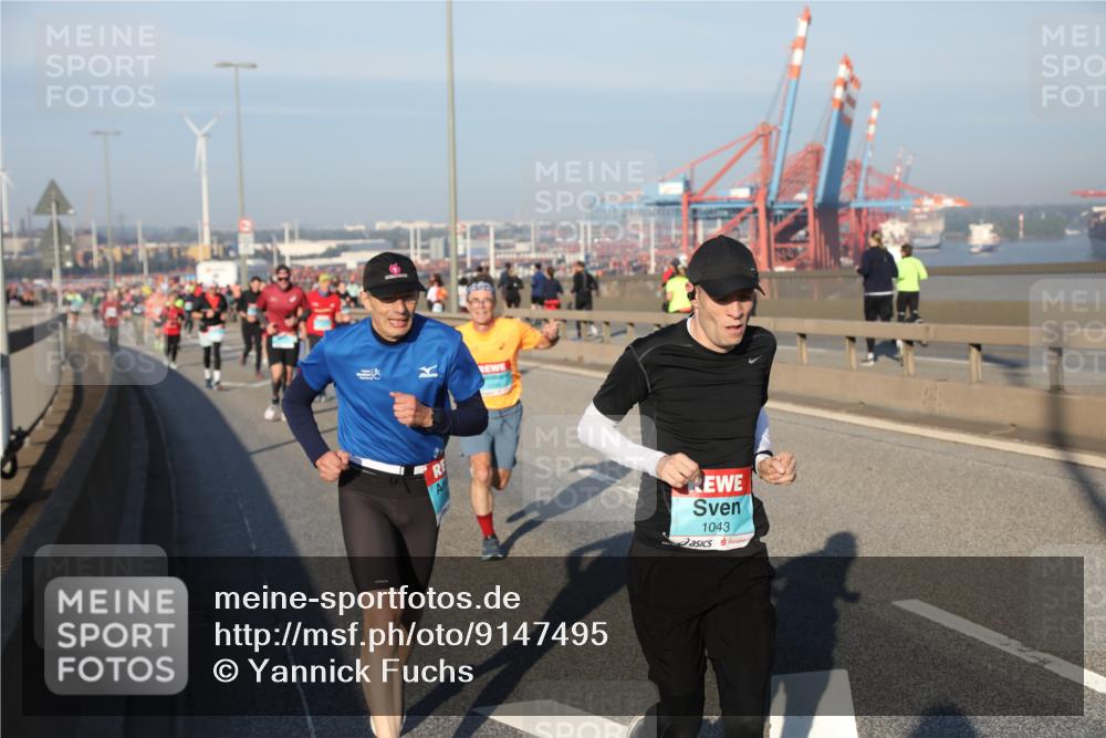 03.10.2025 - Köhlbrandbrückenlauf Yannick Fuchs http://msf.ph/oto/9147495 03.10.2025 08:38:33 Position 2 1043 meine-sportfotos.de
