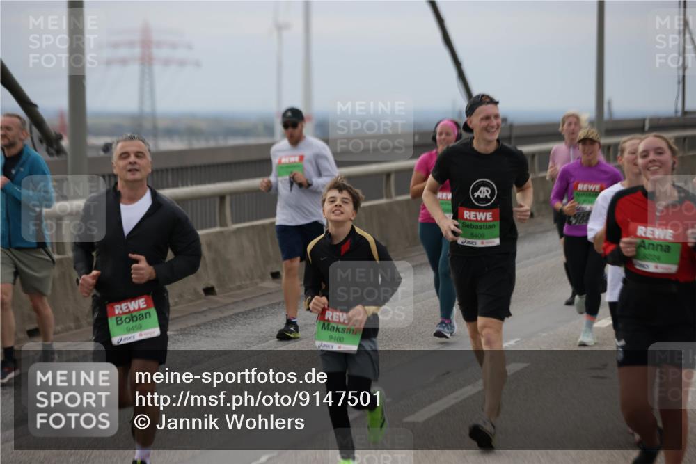 03.10.2025 - Köhlbrandbrückenlauf Jannik Wohlers http://msf.ph/oto/9147501 03.10.2025 15:50:59 Position 1 9459, 9460, 8409, 8224 meine-sportfotos.de