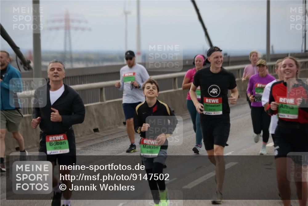 03.10.2025 - Köhlbrandbrückenlauf Jannik Wohlers http://msf.ph/oto/9147502 03.10.2025 15:50:59 Position 1 9459, 9460, 8409, 8224 meine-sportfotos.de