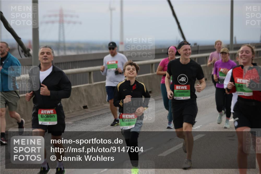 03.10.2025 - Köhlbrandbrückenlauf Jannik Wohlers http://msf.ph/oto/9147504 03.10.2025 15:51:00 Position 1 9459, 9460, 8409 meine-sportfotos.de