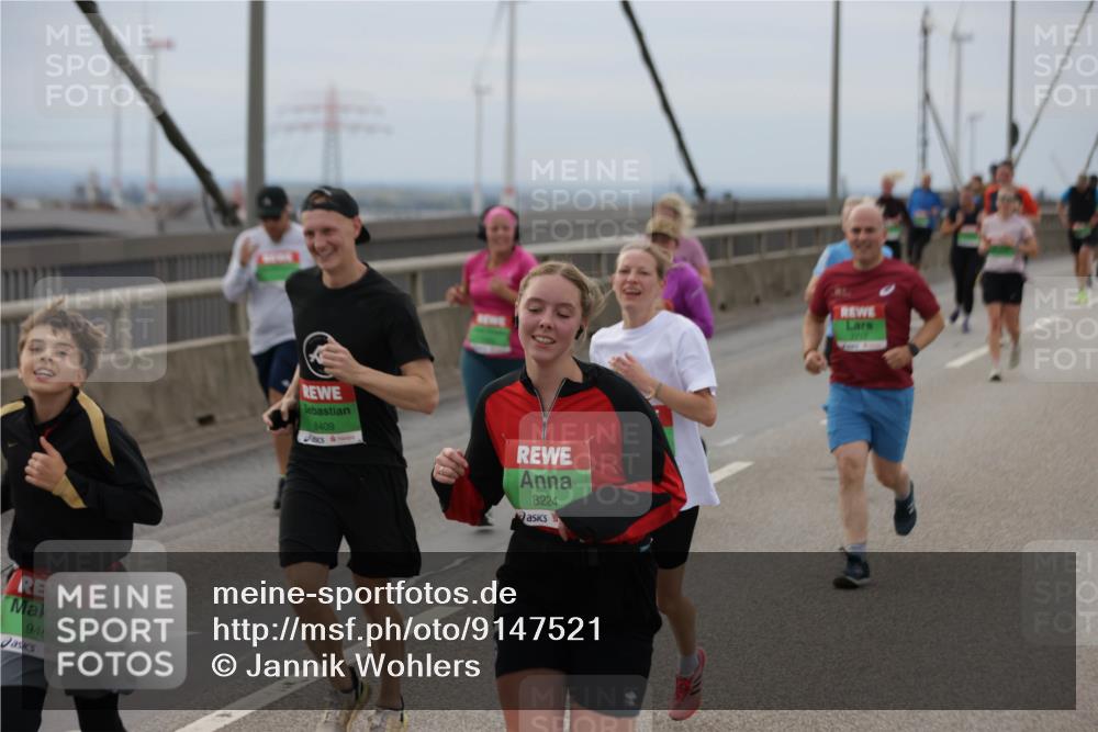 03.10.2025 - Köhlbrandbrückenlauf Jannik Wohlers http://msf.ph/oto/9147521 03.10.2025 15:51:01 Position 1 9460, 8409, 8224 meine-sportfotos.de