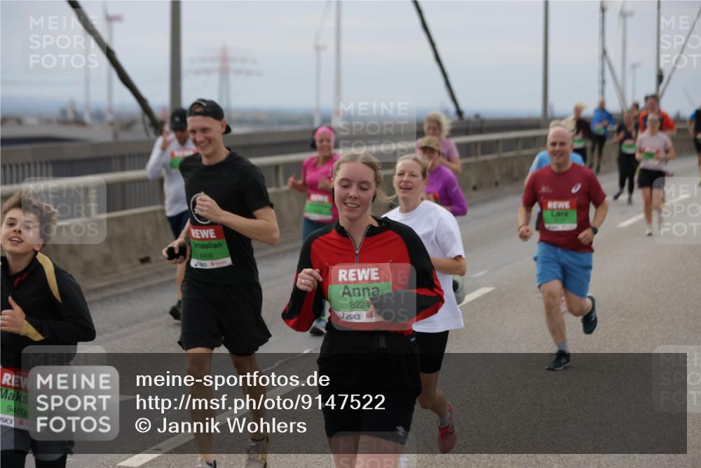 03.10.2025 - Köhlbrandbrückenlauf Jannik Wohlers http://msf.ph/oto/9147522 03.10.2025 15:51:01 Position 1 9460, 8409, 8224 meine-sportfotos.de