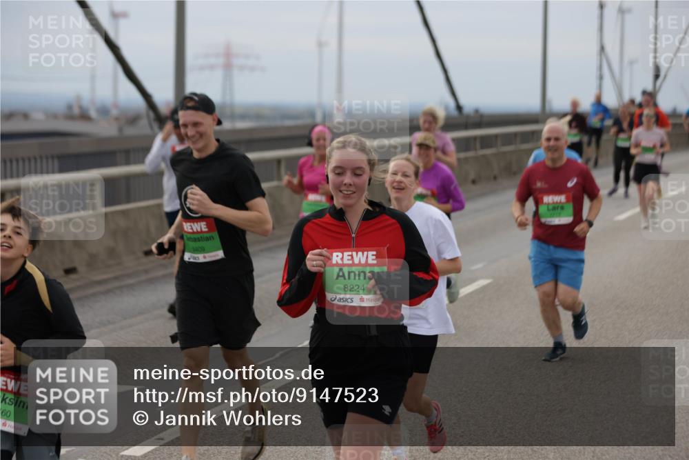 03.10.2025 - Köhlbrandbrückenlauf Jannik Wohlers http://msf.ph/oto/9147523 03.10.2025 15:51:01 Position 1 60, 8409, 8224 meine-sportfotos.de