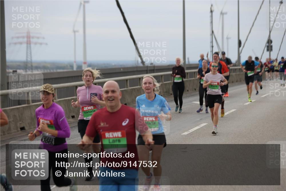 03.10.2025 - Köhlbrandbrückenlauf Jannik Wohlers http://msf.ph/oto/9147532 03.10.2025 15:51:03 Position 1 36, 7639, 7737, 792 meine-sportfotos.de