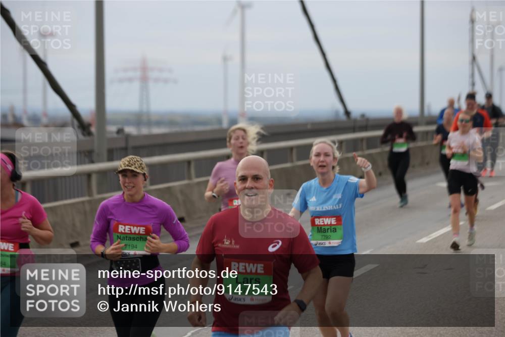03.10.2025 - Köhlbrandbrückenlauf Jannik Wohlers http://msf.ph/oto/9147543 03.10.2025 15:51:03 Position 1 64, 7194, 7717, 7792 meine-sportfotos.de