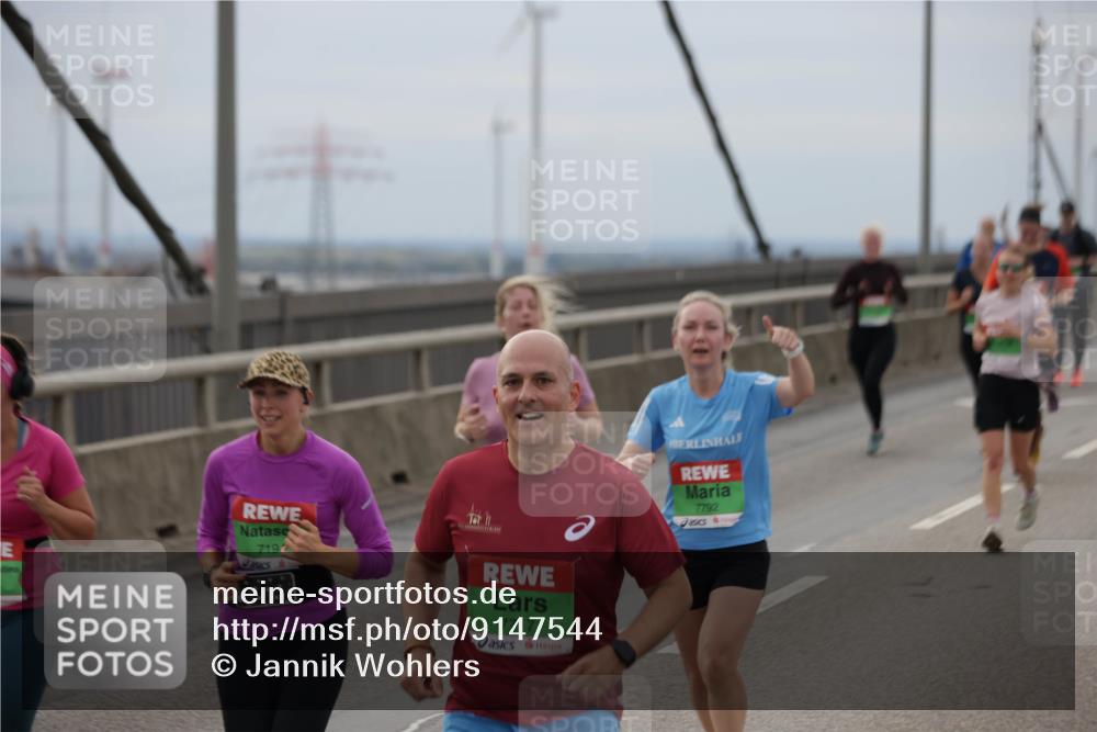 03.10.2025 - Köhlbrandbrückenlauf Jannik Wohlers http://msf.ph/oto/9147544 03.10.2025 15:51:03 Position 1 719, 7717, 7792 meine-sportfotos.de