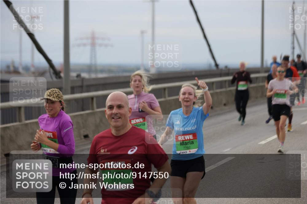 03.10.2025 - Köhlbrandbrückenlauf Jannik Wohlers http://msf.ph/oto/9147550 03.10.2025 15:51:04 Position 1 7717, 7792 meine-sportfotos.de
