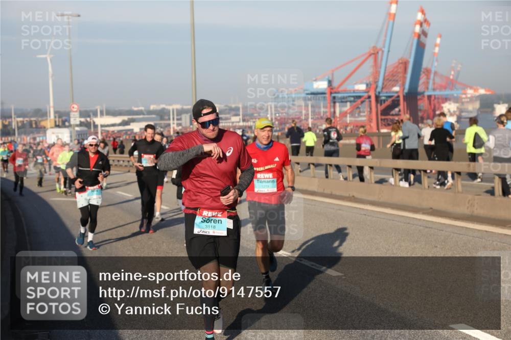 03.10.2025 - Köhlbrandbrückenlauf Yannick Fuchs http://msf.ph/oto/9147557 03.10.2025 08:38:38 Position 2 3118, 1444, 1219 meine-sportfotos.de