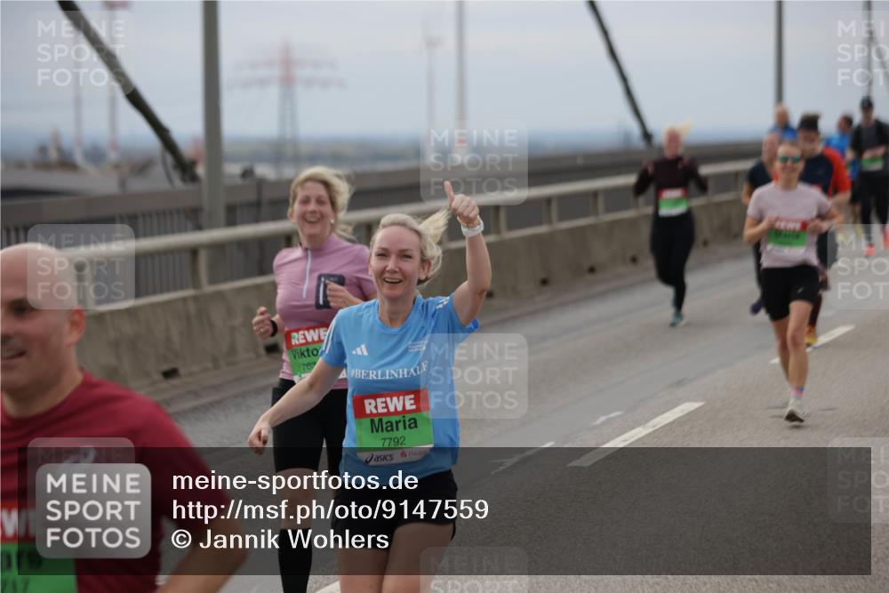 03.10.2025 - Köhlbrandbrückenlauf Jannik Wohlers http://msf.ph/oto/9147559 03.10.2025 15:51:04 Position 1 717, 769, 7792 meine-sportfotos.de