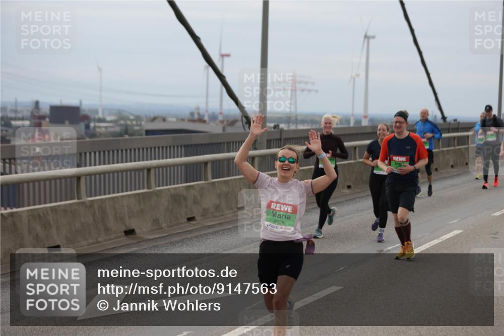 03.10.2025 - Köhlbrandbrückenlauf Jannik Wohlers http://msf.ph/oto/9147563 03.10.2025 15:51:07 Position 1 8928 meine-sportfotos.de