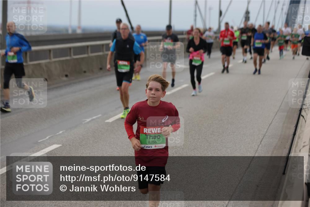 03.10.2025 - Köhlbrandbrückenlauf Jannik Wohlers http://msf.ph/oto/9147584 03.10.2025 15:51:09 Position 1 8256 meine-sportfotos.de