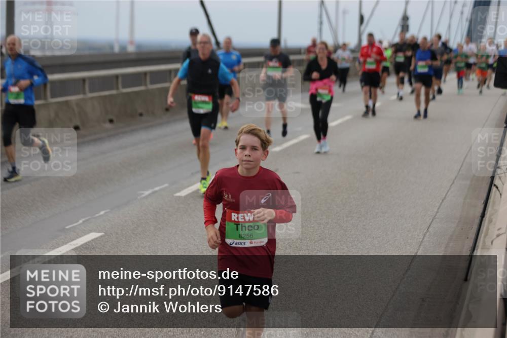 03.10.2025 - Köhlbrandbrückenlauf Jannik Wohlers http://msf.ph/oto/9147586 03.10.2025 15:51:09 Position 1 8256 meine-sportfotos.de