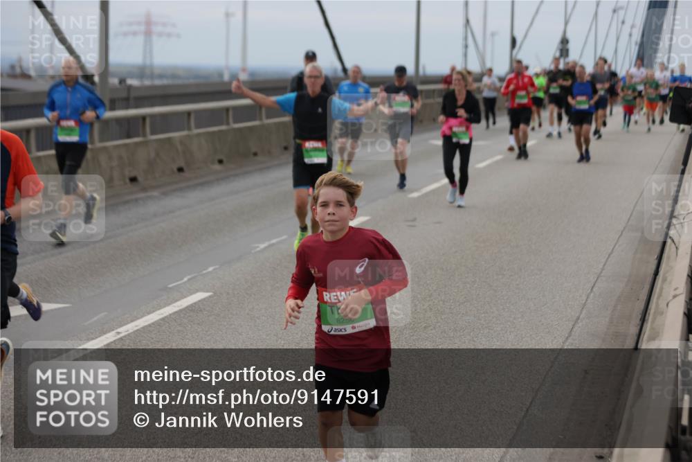 03.10.2025 - Köhlbrandbrückenlauf Jannik Wohlers http://msf.ph/oto/9147591 03.10.2025 15:51:10 Position 1 8250 meine-sportfotos.de